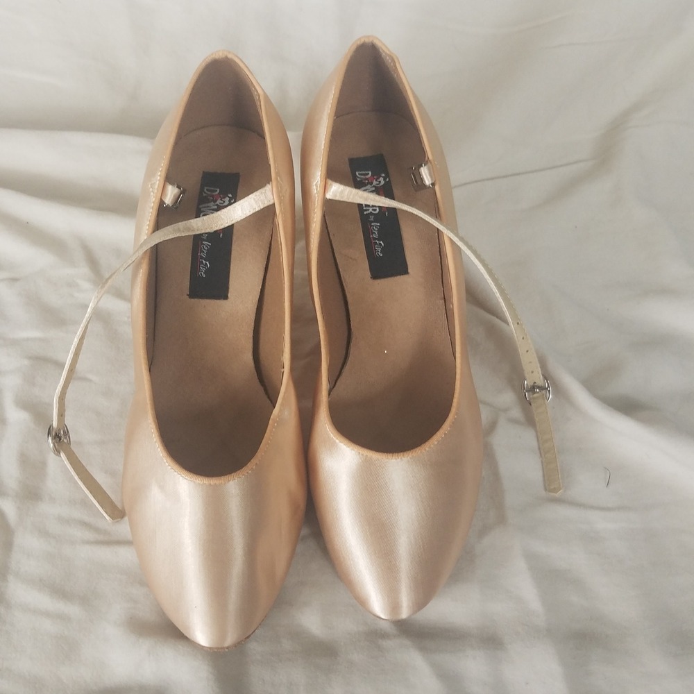 Very Fine Competitive Dancer Shoes Women 8.5 pink Satin Excellent Ballroom Pumps